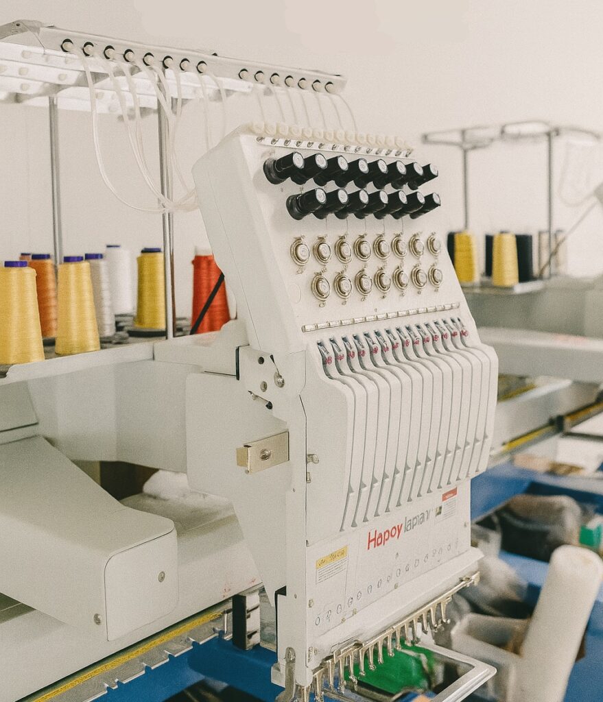 ハッピージャパン社製15本針刺繍機「HCU2」(工業用単頭刺繍機)
